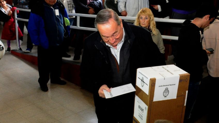 El gobierno "tomará una decisión" respecto a la reelección indefinida de intendentes 