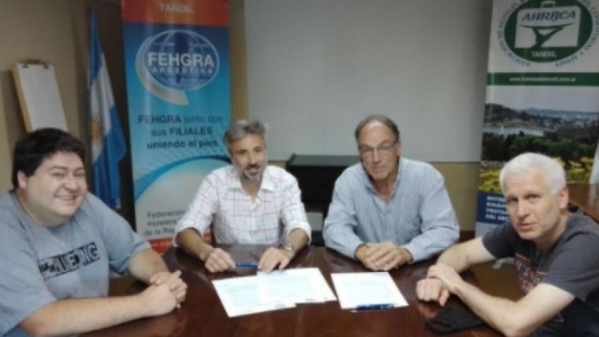 La Asociación de Hoteles y Restaurantes firmó un convenio de colaboración con el Cluster Quesero