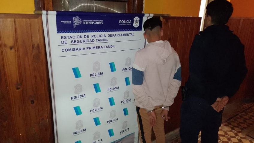 Aprehenden a un adolescente tras robar un stereo y otros elementos de un auto 