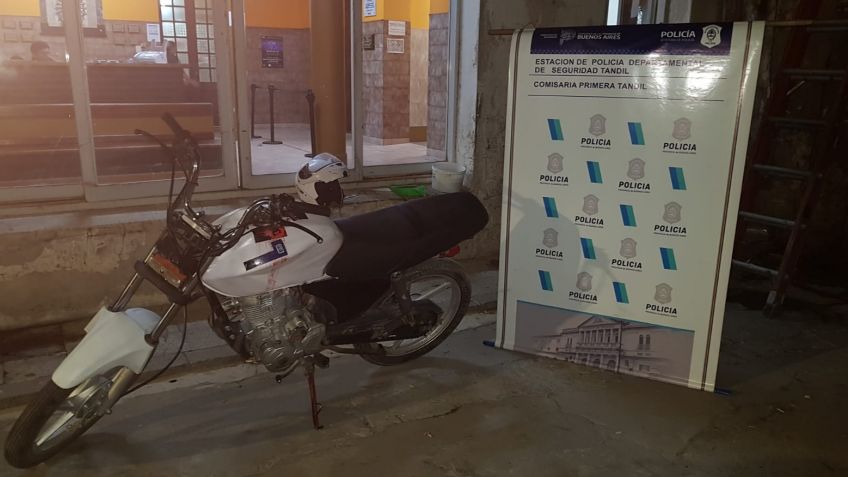 Aprehenden a un sujeto manejando la moto que había robado