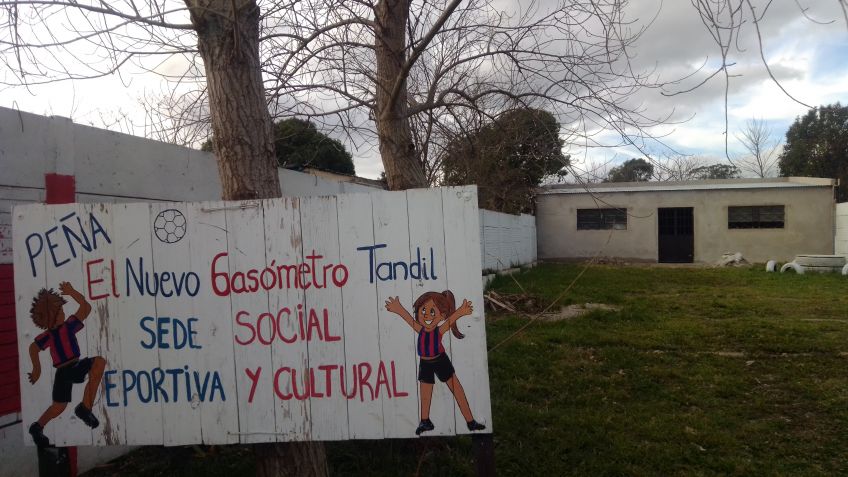 La Peña de San Lorenzo, a pura cumbia y choripanes en La Movediza