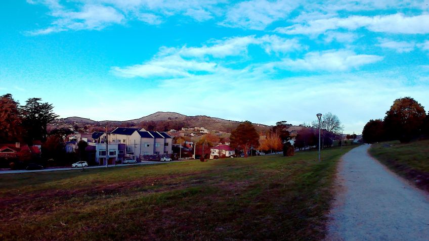 Miércoles con cielo parcialmente nublado