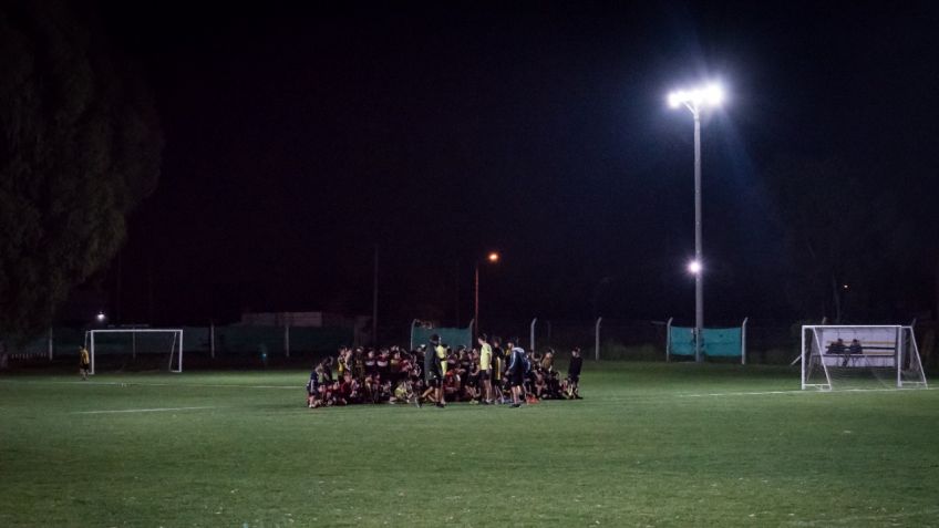 Santamarina inauguró las luminarias en una de las canchas del Predio Centenario