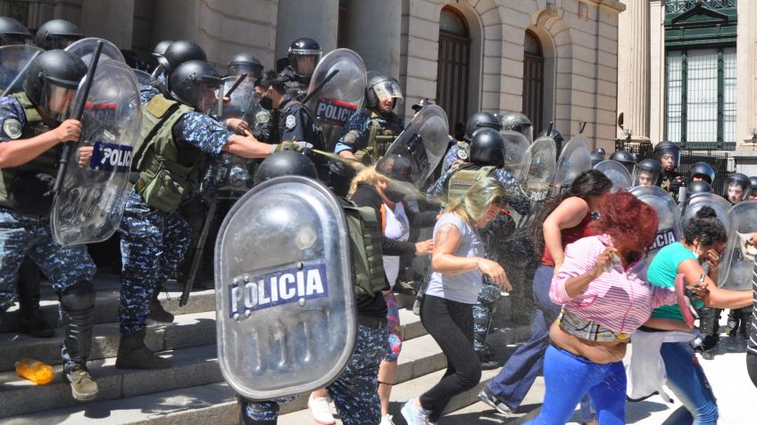 Caso Simón: manifestación pidiendo justicia e incidentes frente al Palacio Municipal