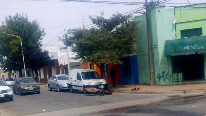 Choque entre utilitario y moto en 9 de Julio y Montevideo