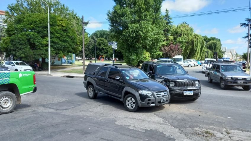 Dos camionetas colisionaron en Maipú y 4 de abril