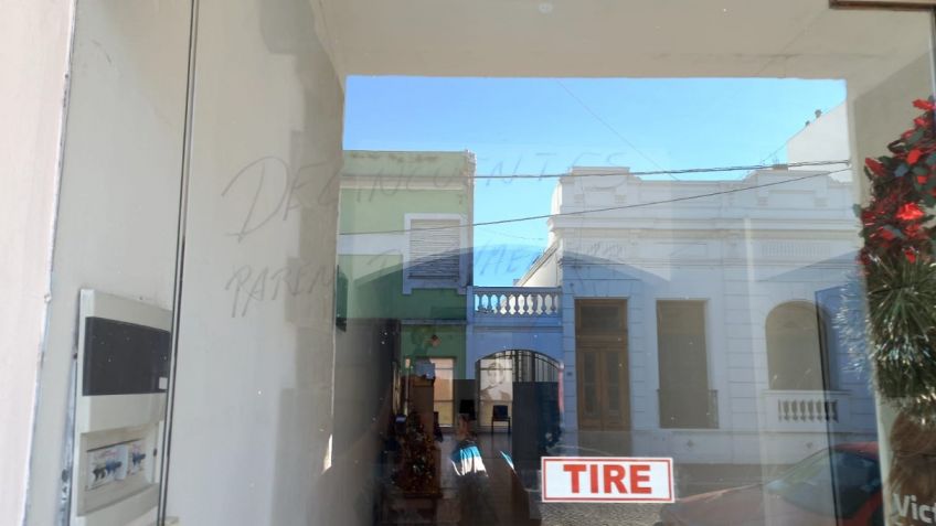 Vandalizaron el frente de la sede del Partido Justicialista