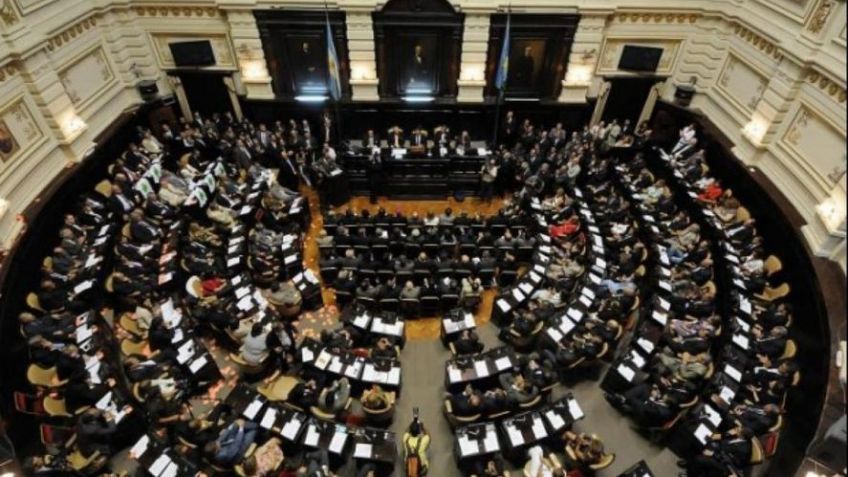 Se modificó la Ley contra las reelecciones indefinidas y Lunghi podría volver a presentarse en 2023