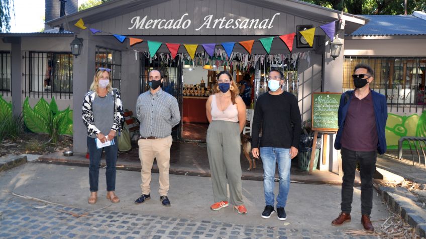La Ministra y parte de la comitiva en su visita a Tandil (Foto de archivo)