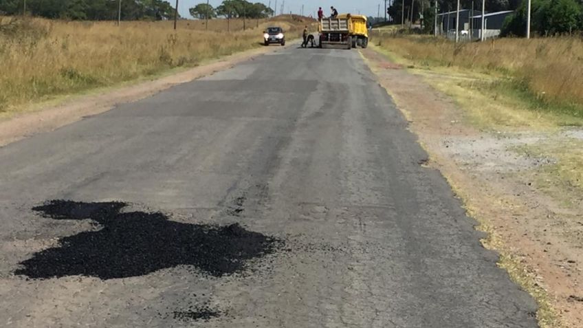 Están haciendo trabajos de bacheo en los ingresos a la Sexta Brigada y a Vela