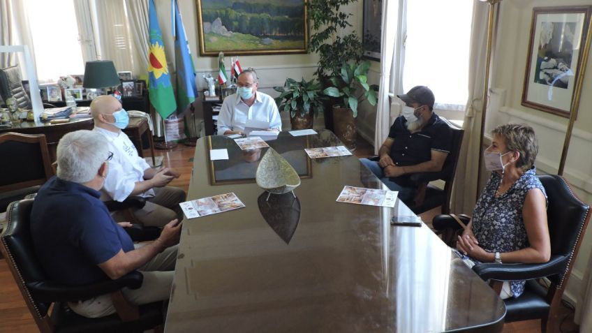 El intendente recibió al chef Rayes antes de su viaje a Cuba