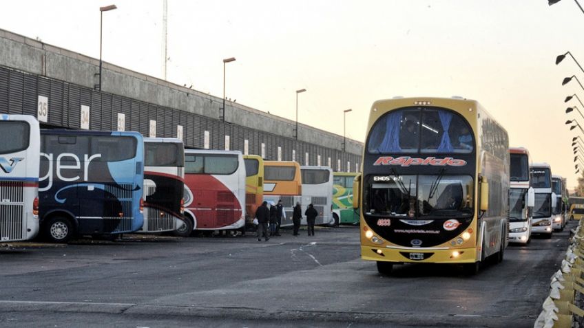 Quieren implementar un pasaporte sanitario en micros de media y larga distancia