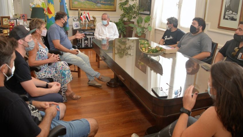 Responsables de la Noche de la Cerveza realizaron una donación para el Hospital Santamarina