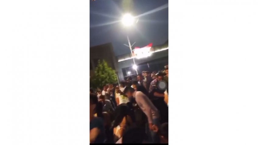 Se armó "baile" en el medio de la avenida