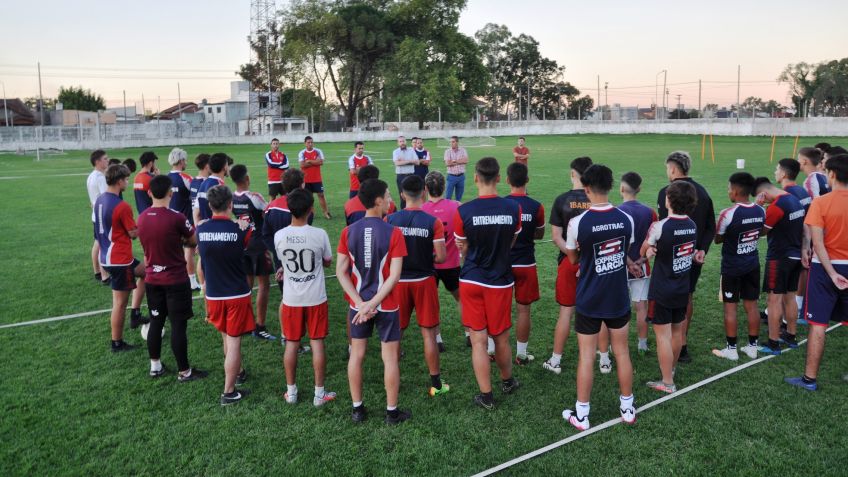 Con Eduardo Díaz como DT, el futbol de Ferro comenzó su pretemporada 