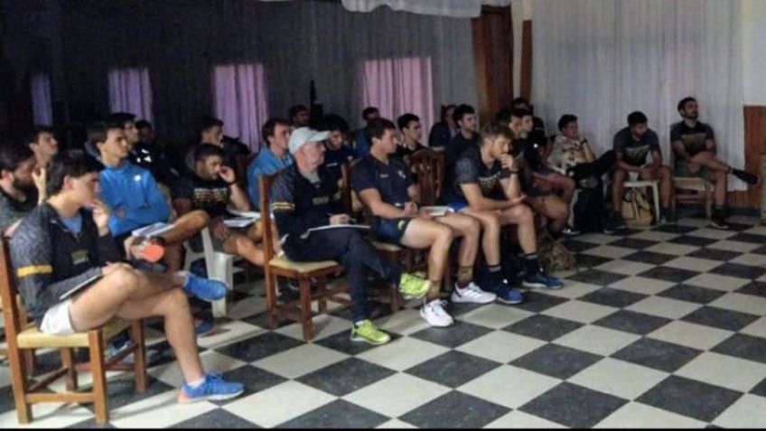 Uncas realizó el primer coaching del año para los entrenadores de rugby