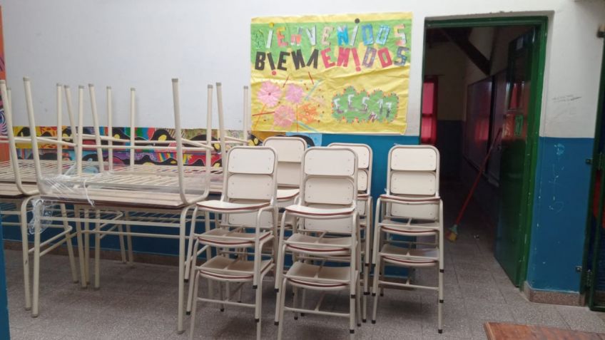 Finaliza la entrega de mobiliario nuevo para el inicio de clases