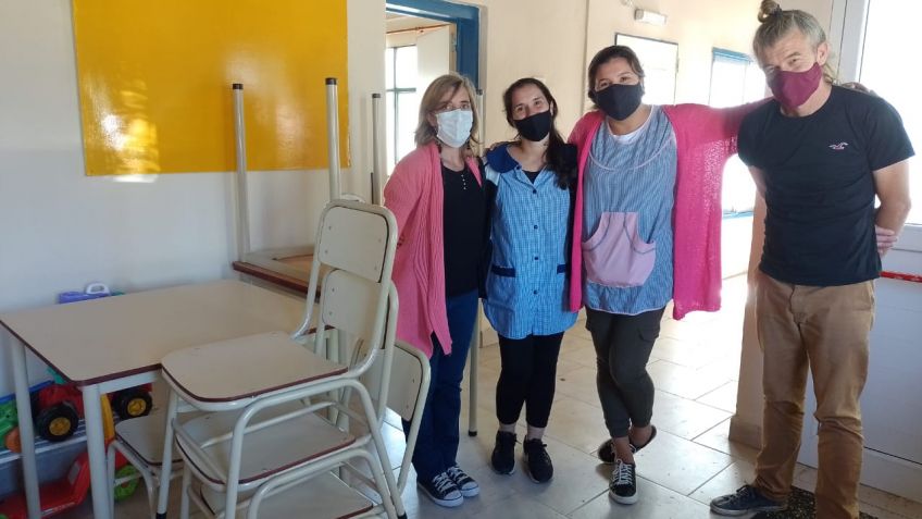 Finaliza la entrega de mobiliario nuevo para el inicio de clases