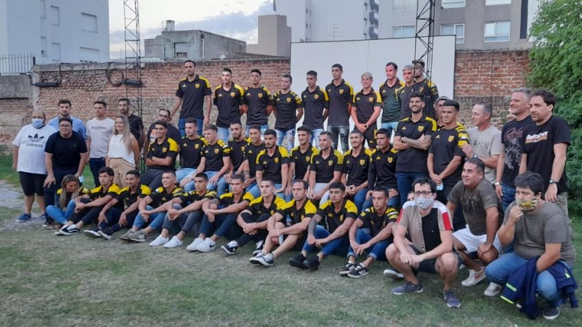 Santamarina realizó la presentación oficial de su plantel