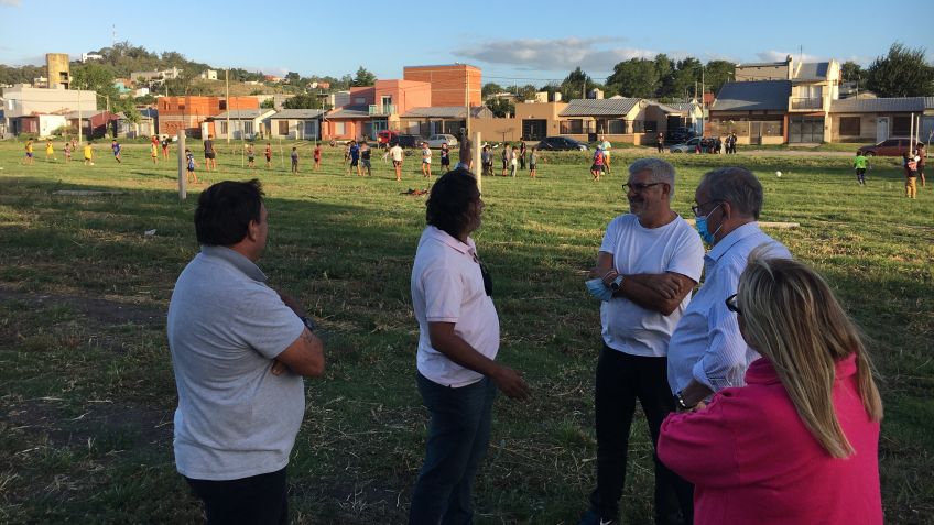 En Defensores del Cerro, el Intendente destacó la tarea que realizan los clubes de barrio