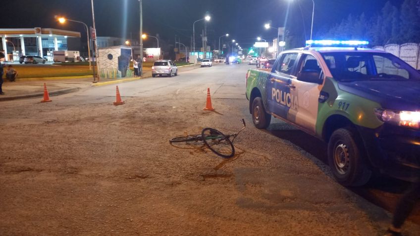 Una ciclista fue trasladada al Hospital luego de ser embestida por un auto
