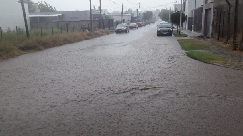 Varias calles anegadas tras la lluvia del sábado