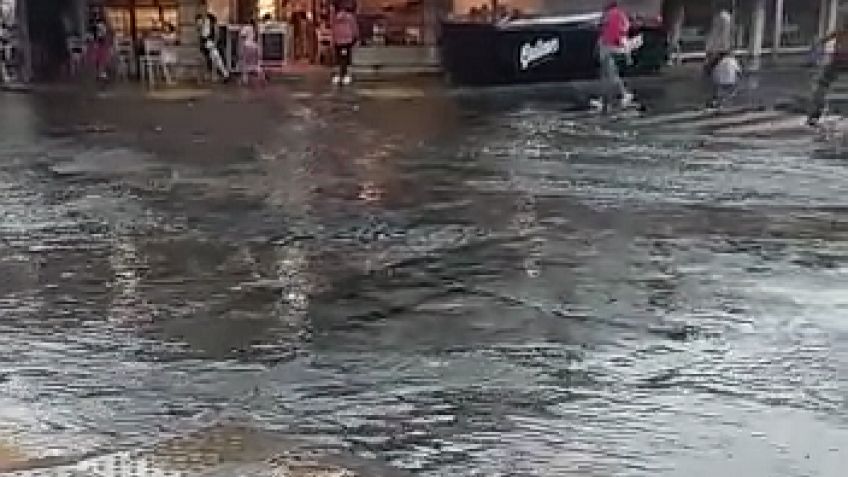Varias calles anegadas tras la lluvia del sábado