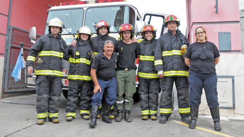 Diego Ibáñez fue recibido por sus compañeros luego de luchar contra los incendios en Corrientes