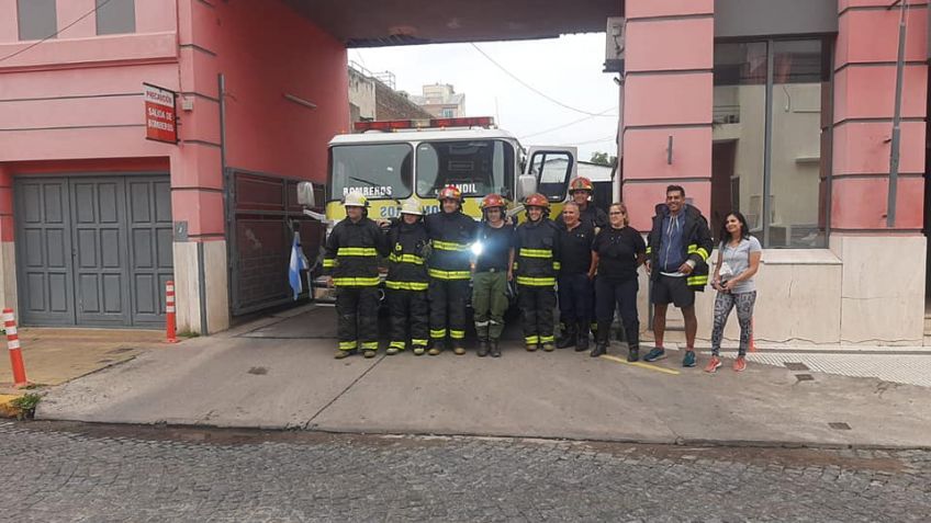 Diego Ibáñez fue recibido por sus compañeros luego de luchar contra los incendios en Corrientes