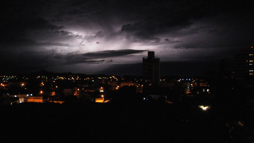 Viernes con tormentas aisladas y vientos fuertes