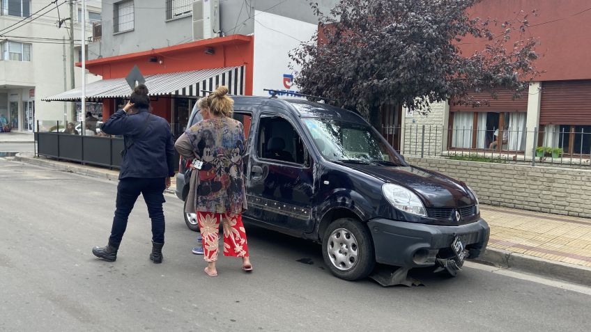 Tres vehículos involucrados en choque y vuelco