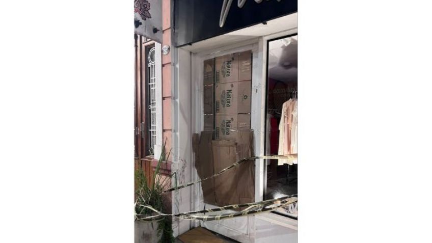 Discutía con su pareja y rompió el vidrio de un local de ropa