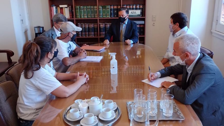 La familia de Sebastián Simón y su defensa fueron recibidos por los fiscales en Azul