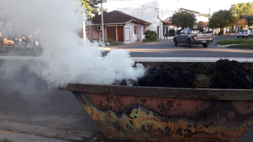 Quema de basura en un contenedor provocó una gran humareda en avenida Avellaneda