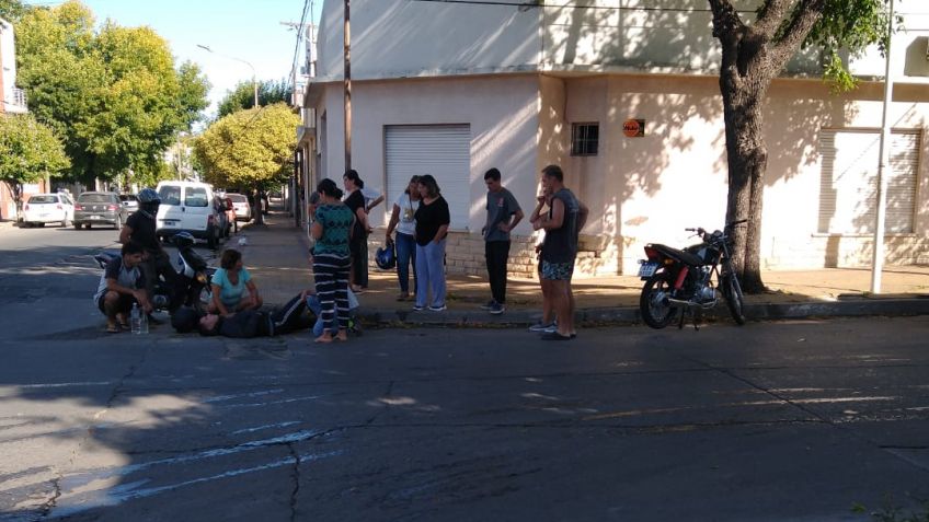 Un hombre herido tras choque entre motocicleta y auto
