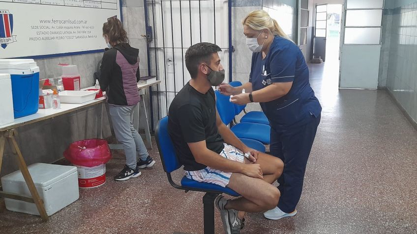 Buena convocatoria en los puestos de vacunación de Ferro