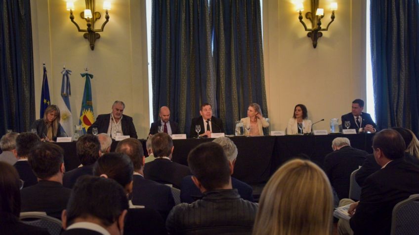 Lunghi participa en Mar del Plata de la Asamblea de Intendentes frente al Cambio Climático
