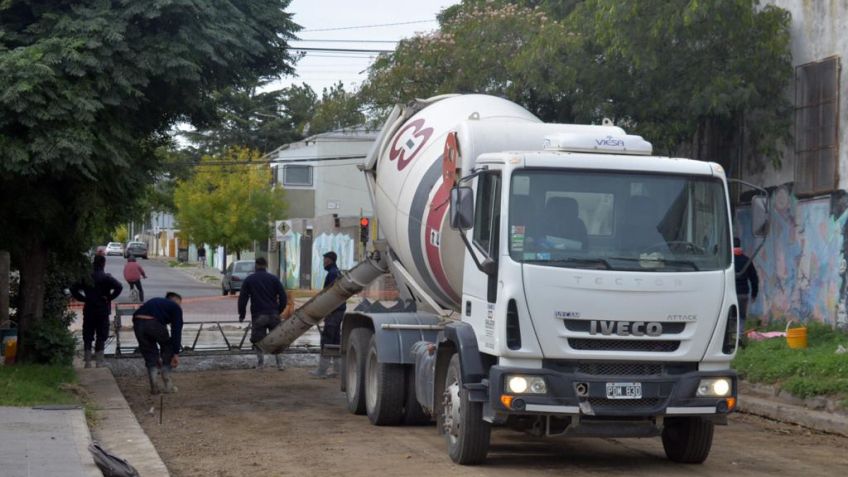 Continúan las tareas de pavimentación en diferentes barrios