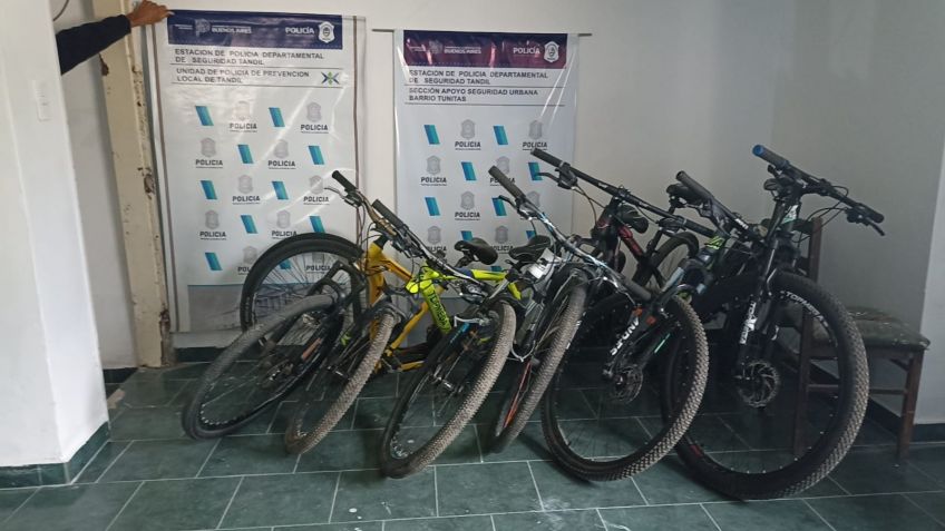 Recuperan bicicletas y dinero en dos allanamientos