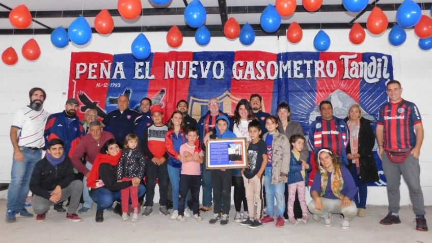 Con un homenaje a Mario Latorre, inauguraron el salón de la peña de San Lorenzo