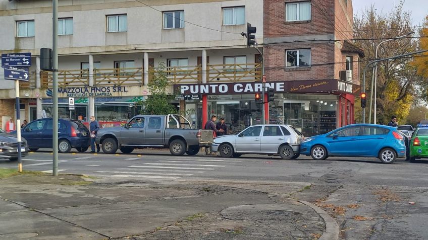 Choque en cadena involucró a cuatro vehículos en Avenida Marconi 