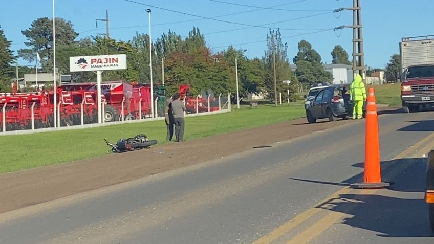 Choque en Ruta 226 entre auto y moto dejó a una persona herida