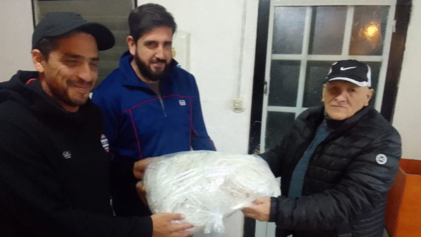La Peña Cementista hizo una importante donación al Club Loma Negra