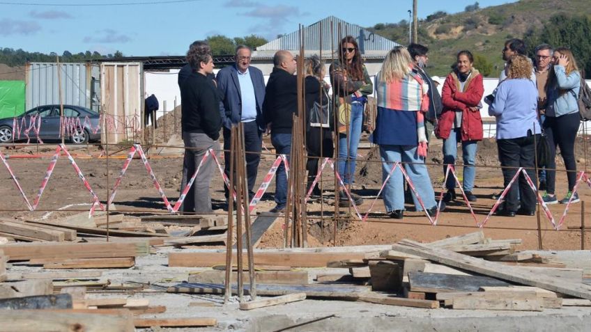 Alumnos, docentes y directivos recorrieron la obra del Conservatorio y el IPAT junto al intendente
