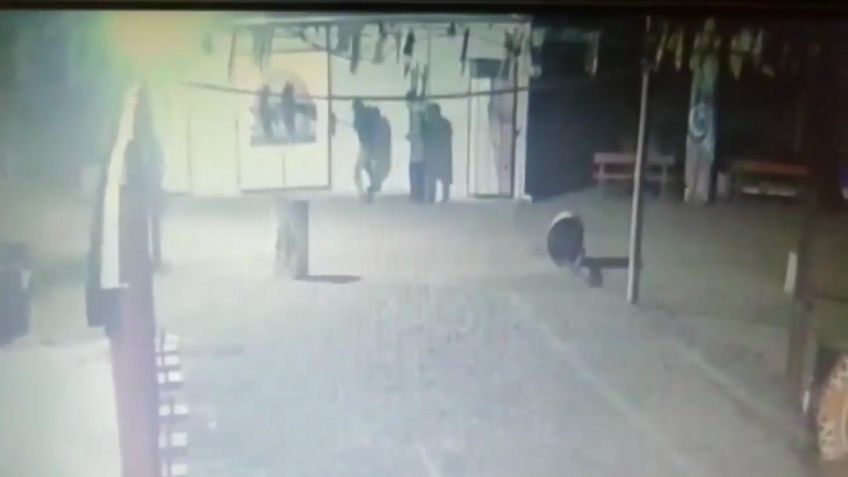 Robaron elementos de trabajo y quedaron registrados por una cámara de seguridad