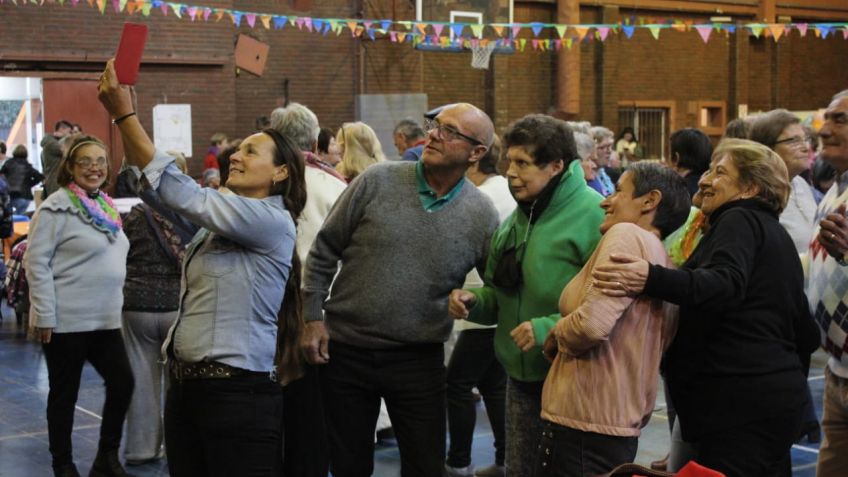 Los adultos mayores volvieron a puro baile con el gimnasio del Centro Cultural Universitario