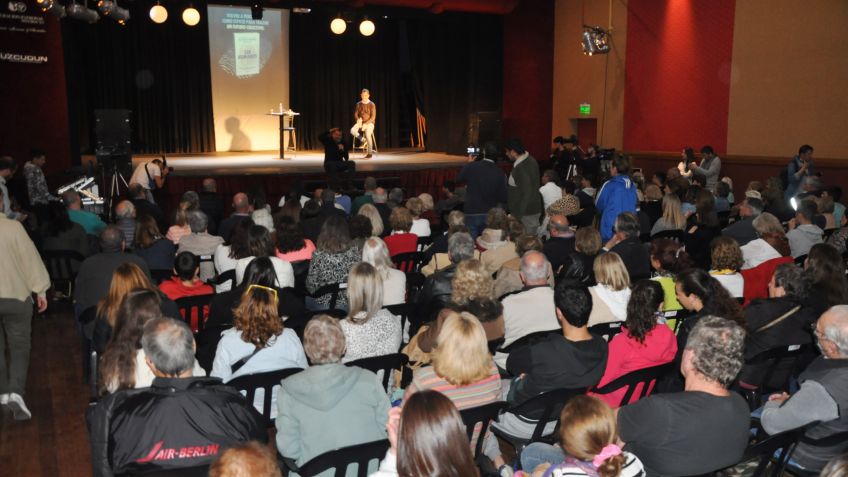 Facundo Manes presentó su nuevo libro en Tandil a sala llena