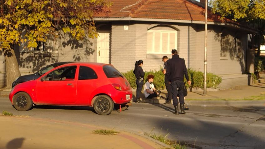 Choque entre auto y moto en 11 de Septiembre y Pinto