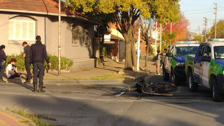 Choque entre auto y moto en 11 de Septiembre y Pinto