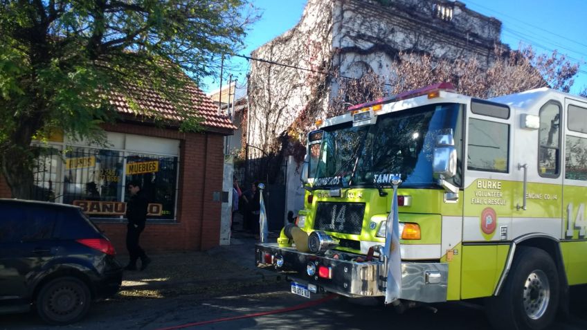 Bomberos trabajaron en el incendio de una chimenea